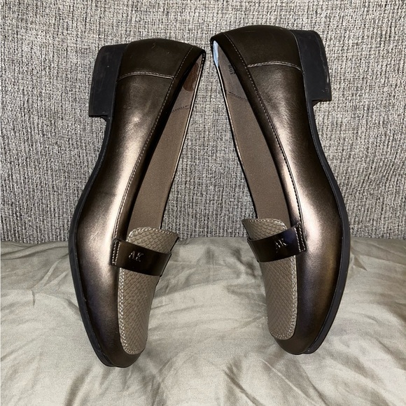Ann Klein iflex 10 M Womens Snakeskin Loafer, shiny bronze Moccasin Flats EUC - Picture 5 of 8